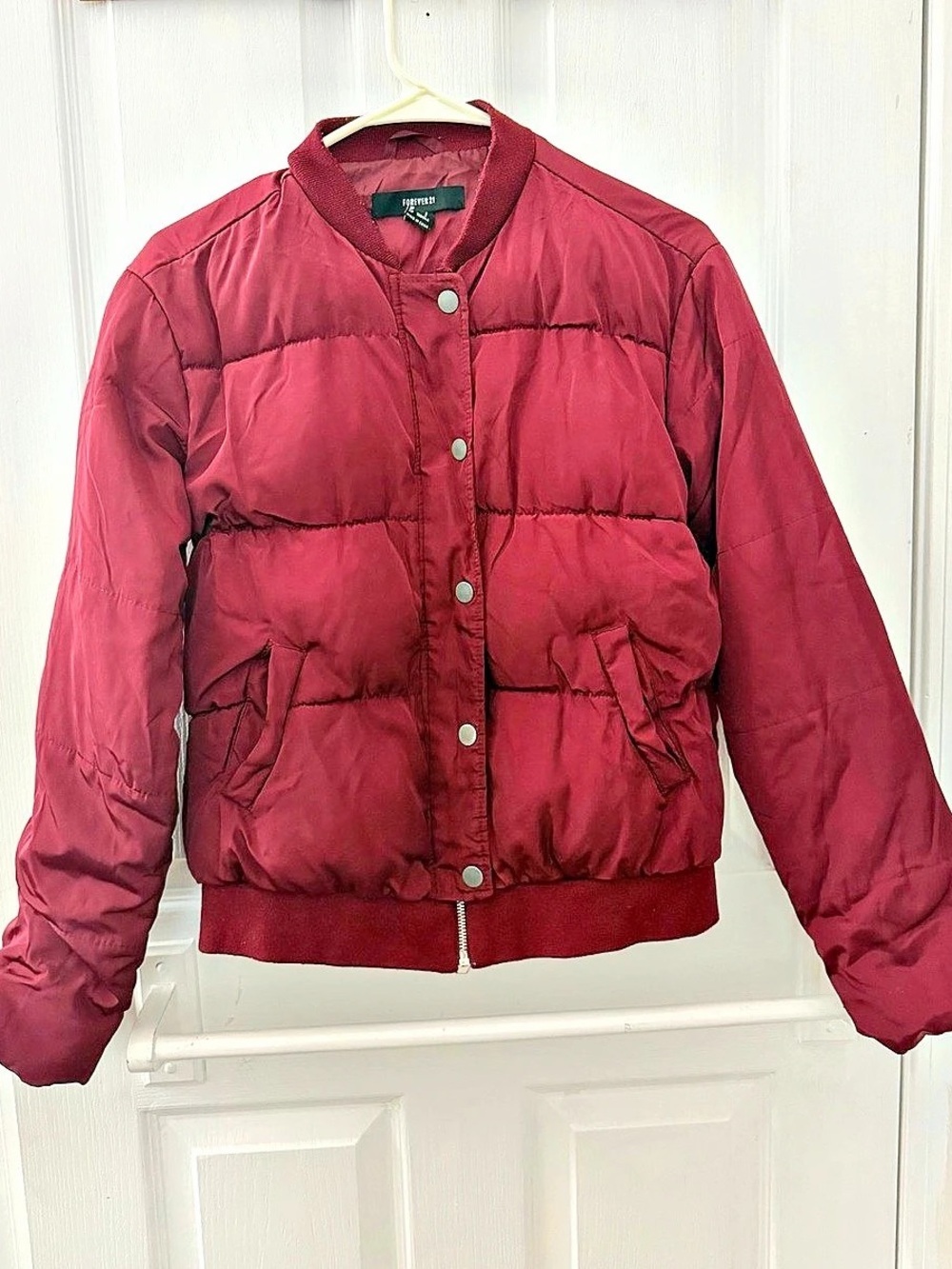 Forever 21 Women'Small Puffer Jacket Red Small